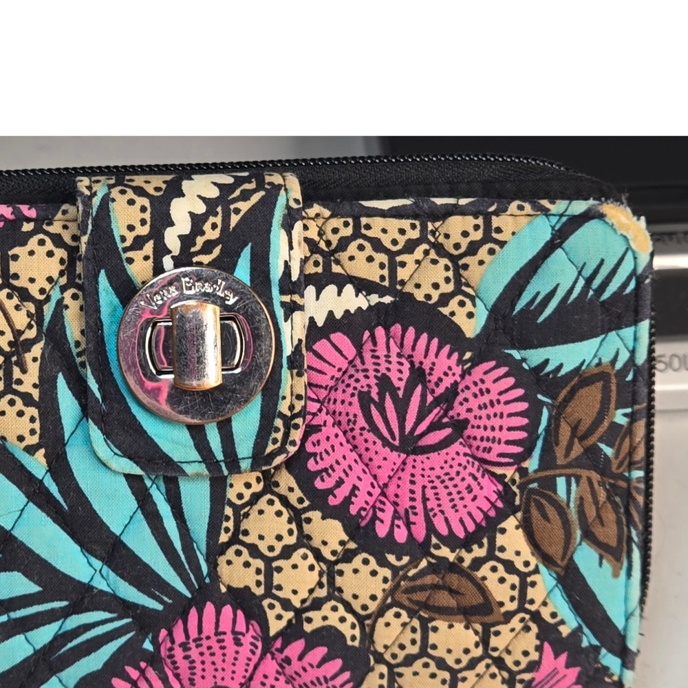 Vera Bradley Turn Lock Wallet Floral Quilted Zip Around Clutch Flaws - Picture 3 of 16